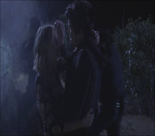 Cosmin : Sunt mandru de tine sa stii ; Alice : De ce ? ; Cosmin : Ai facut o treaba buna,; incet incet devi hacker ca mine.
