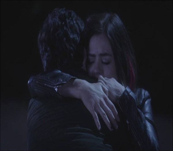 Ezra : Esti bine? ;; Ely : Cam traumatizata doar... - episodul 35