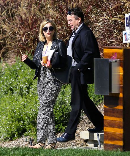 ashley-benson-checking-out-a-home-for-sale-in-los-angeles-feb.-2015_2