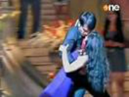 (Iata scene din dansul lo)