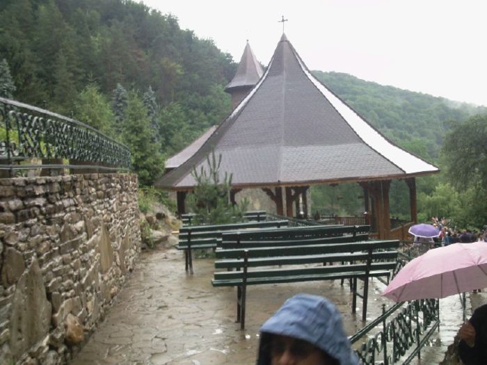 Photo203 - Mormantul Parintelui Arsenie Boca II