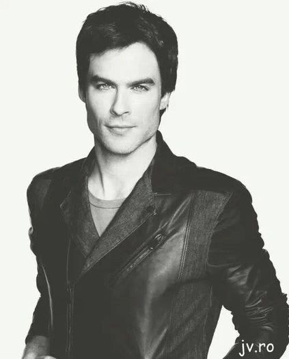 *musca dintr-o rosie intreaga* Bine. Sa stii ca maine ma duc la preselectiile de fotomodel.