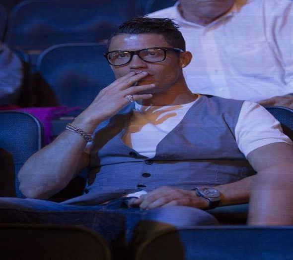 Puuuu [ in mijlocul sufrageriei era kktul cainelui]