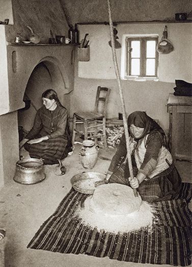 11008443_949547881732477_6716420554920532309_n - Traditii romanesti