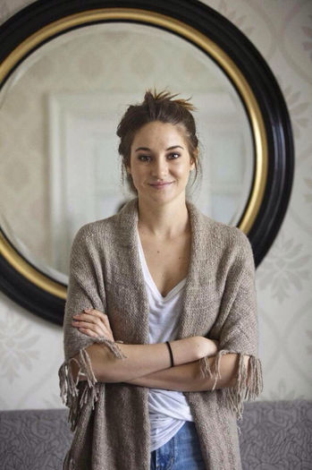 large (8) - shailine woodley