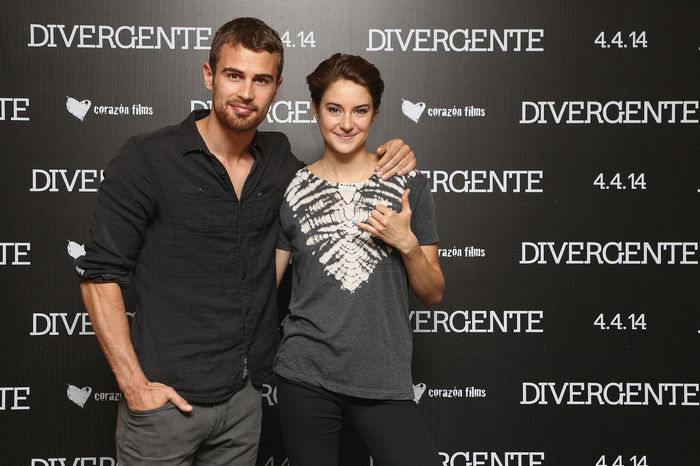 Monday-Shailene-Woodley-Theo-James-posed-photocall