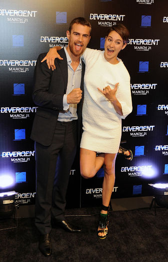 Shailene-Woodley-Theo-James-got-silly-during-special-screening