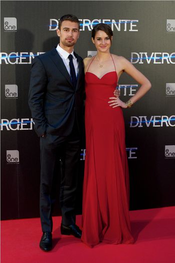 theo-james-and-shailene-woodley