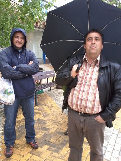 20150425_172039; Pitesti  2015 , sotul meu si prietenul nostru
