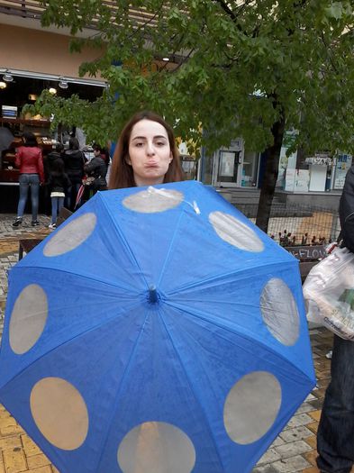 20150425_172045; fiica mea suparata ca ploua
