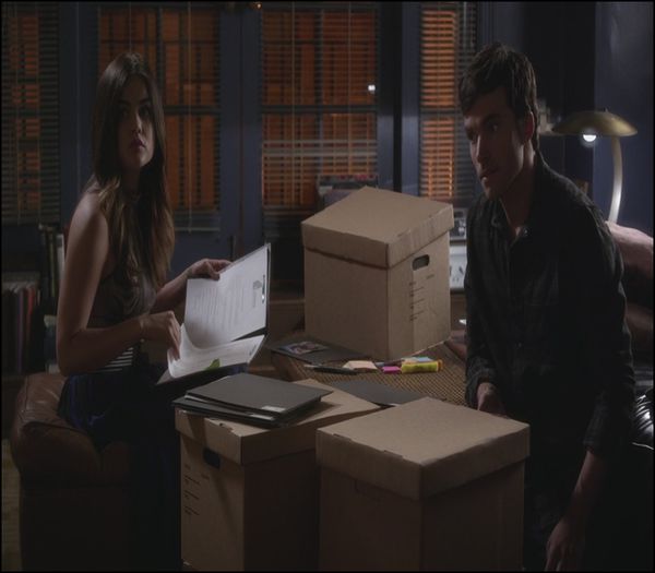 Ezra : Ce grele-s cutiile astea.