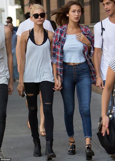 pae9n8-l-610x610-hailey-baldwin-blonde-jeans-ripped-grey-tank-strap-straps-sunglasses-plaid-tartan--