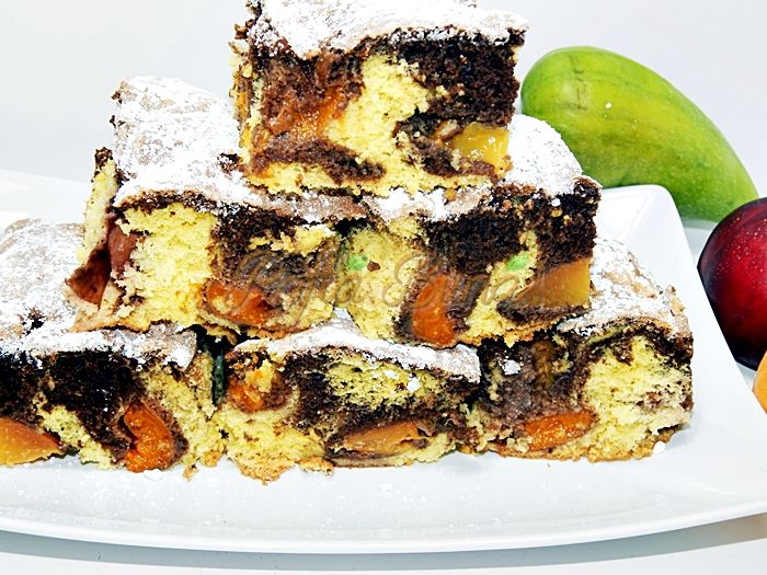 Prajitura pandispan cu fructe - Platouri cu dulciuri