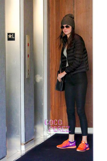kendall-jenner-eleven-paris-jacket-new-york-city-street-style__oPt
