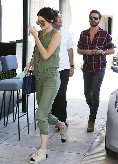 Kendall-Jenner-Look-of-the-day-21-April-2015-SPLASH-BLOG