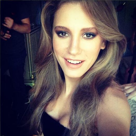 Serenay Sarikaya-Mira Beylice