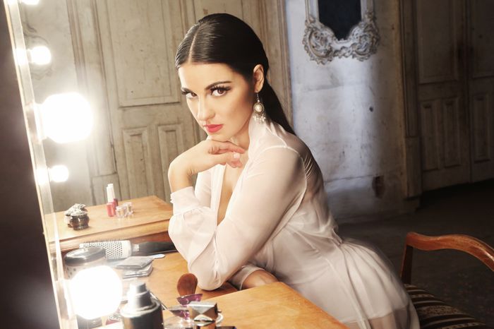 maite-perroni-vas-a-querer-volver-2014-002-0 - x-La hermosa reina Maite Perroni