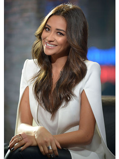 shay-mitchell-1-600x800