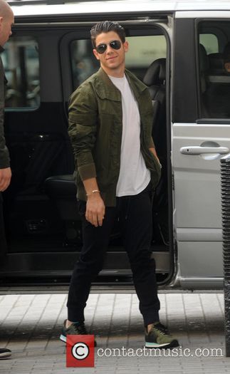 nick-jonas-nick-jonas-arrives-at-bbc-radio_4672131