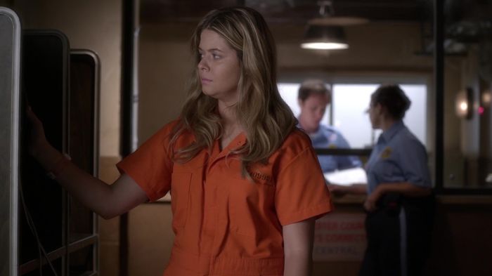 *pune telefonul la loc* Te bag eu dupa mine la parnaie.