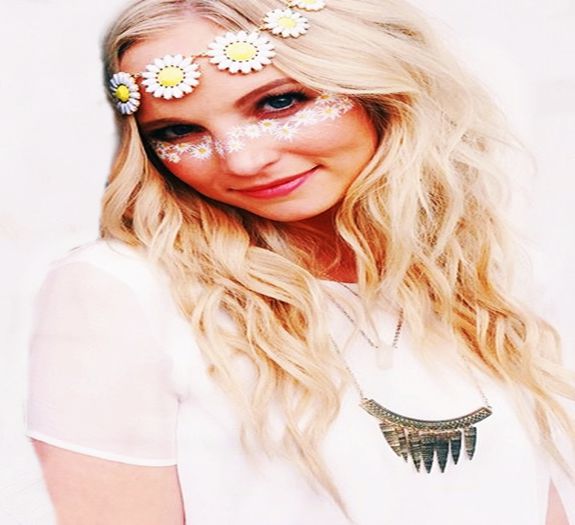  - x-The pretty Candice Accola