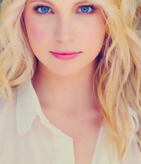  - x-The pretty Candice Accola