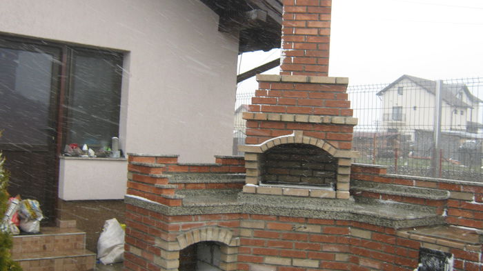 IMG_2282 - Gratar rustic de caramida intr-o curte din Sanpetru - Brasov