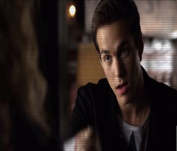 Chris. * zambeste si ii suna telefonul. *#Foxie