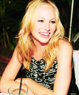 Lasa-ma ma sa vorbesc si eu cu fata asta *ii da peste mana*Daca te simti singura poti sa mai vii pe; la mine ziua..ca si al meu e plecat. Bodyguardu meu de la mega image=)))
