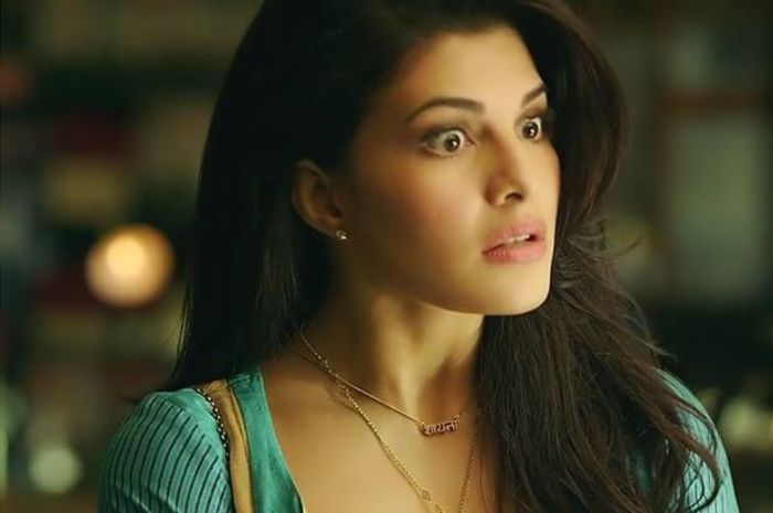 *intra in bucatarie cu intentia de a-si lua o cana cu apa dar vede cratita cu cainele*TT..TU CHIAR; MANANCI CAINE????CAINELE LU SOR-TA???
