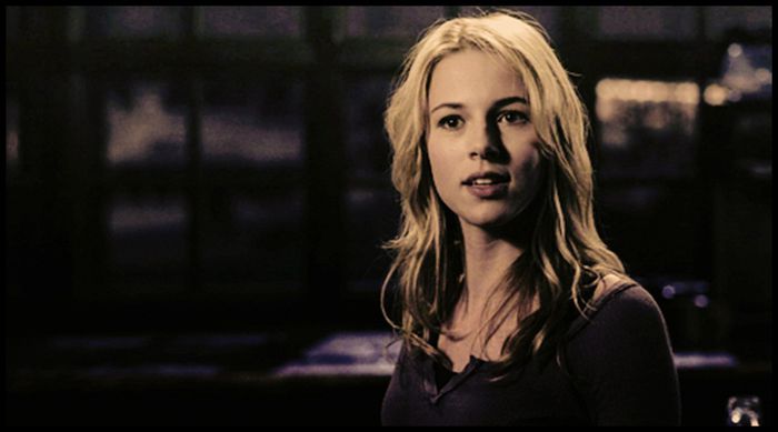 → ღ ← Sunteți în regulă? Am auzit ce s-a întâmplat, dar #Eva, tu nu era demon?; *Se duce aproape de #Dean zâmbind*
