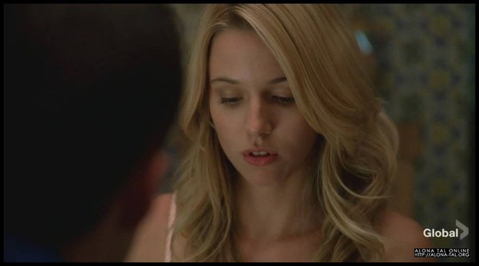 → ღ ← #Eva, scuză-mă un minut *Se duce după #Dean în bucătărie*; #Dean, îmi pare rău... *Apleacă capul*
