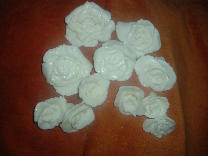 DSCF1744; trandafiri din pasta de zahar praf
