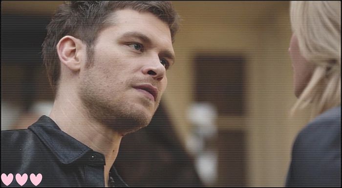 ♛ 》》 Hє`ѕ α ѕєχу вα∂αѕѕ кιηg ┇┇✰[cl] [#se întoarce de pe acolo la câțiva metrii distanță,se; retrăsese ca să răspundă la telefon . Scuze , chiar trebuia să răspund la asta ..
