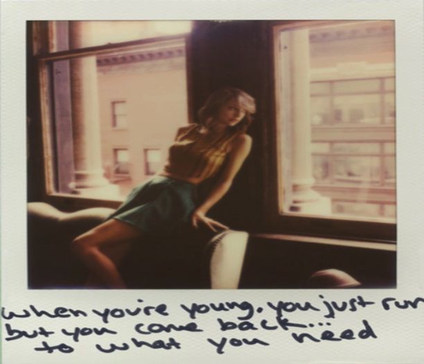 ̲̅Z̲̅V̲̅O̲̅N̲̅: Cel care a fotografiat-o pentru toate pozele Polaroid (65) care se dau; gratis dacă vei cumpăra albumul 1989 deluxe a confirmat a fotografiat-o pe Taylor în 685 de poziții.
