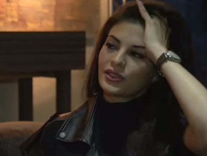 Ce vrajeala :)) *isi ia portofelul* Hai sa mergem.