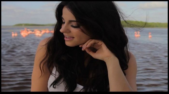 → ღ ←  Probabil că asta *Îi dă un cot în burtă și se întoarce spre el* Dar tu - Here is the strange gym