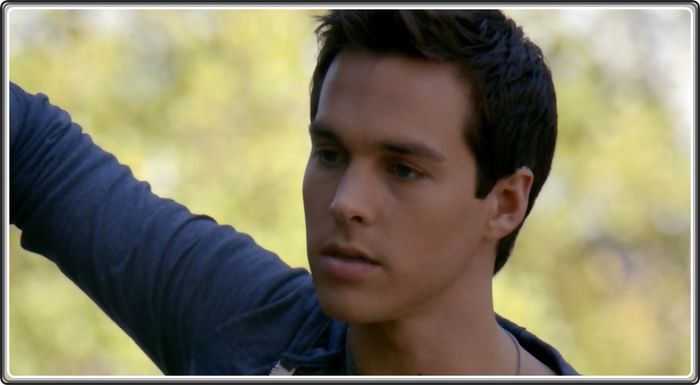 Nu te mai mişca atât. Şi răspunsul meu e tot nu. - Here is the strange gym