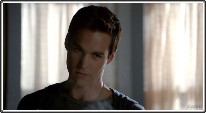 → [Se apropie de ea] Ai face asta? :))