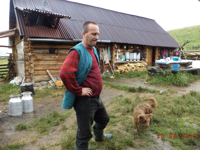 Sorin Dumitru la stana - POZE FRUMOASE CU DE TOATE