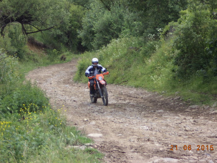 Vine un motociclist nervos