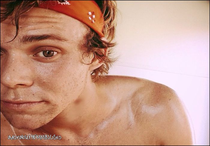 　✖ ExpensiveLovex3 || Ashton Irwin. - x 5 Seconds Of Summer xXx GAME