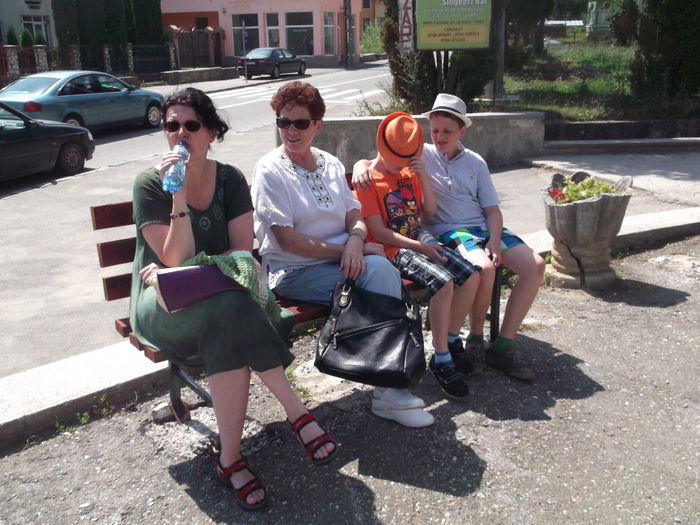 TREI GENERATII FERICITE