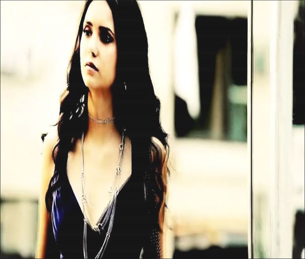 ☾wayward✧daughter❥;. # vede mesajul de la Ilie, iese din mașină și intră în aeoroport. - Dubai Dubai - viata ca-n RAI