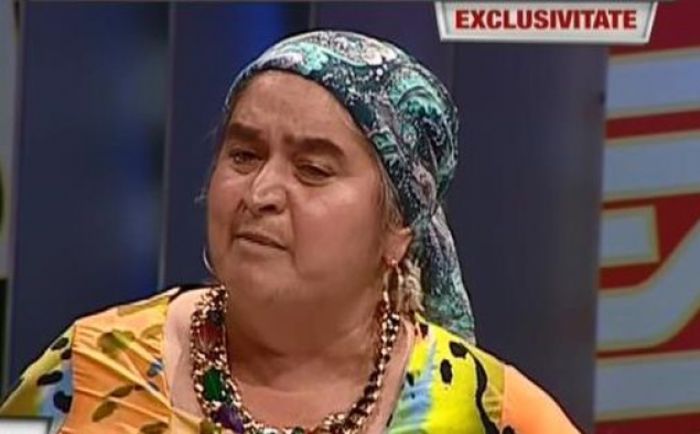 * arunca cu papucii dupa ei *. Lasati oamenii sa se odihneasca click; spalacitii drq care sunteti. Nu-mi stricati iexcursiunea ca va blestem sa moara mie neamu` daca nu va blestem!=))
