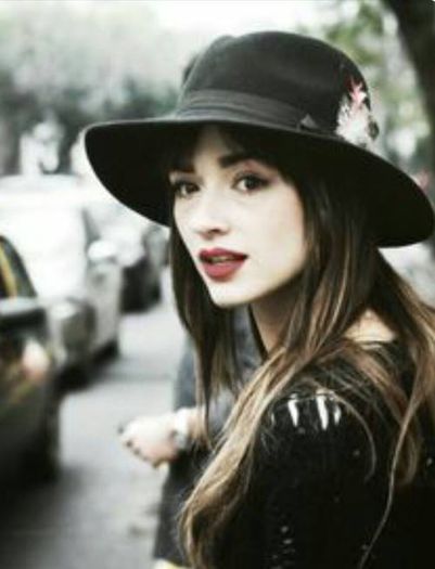 Oh..Va las sa vorbiti, ma duc si eu acasa. Pa ;3.