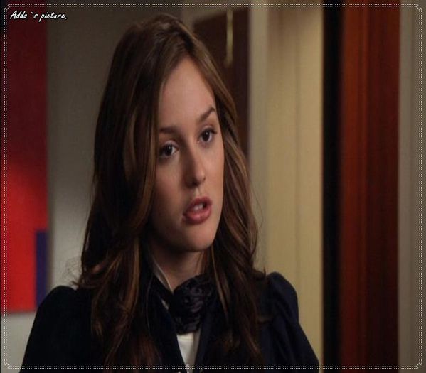 - *se opreste cu Raluca, si se intorc amandoua cu fata spre ea* Haide, mah... De ce esti asa - xi - Episode 02