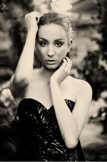 1d81f2f83bae7a9d76b1b2c7ba5217f8 - x-The cute Troian Bellisario
