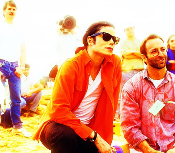 242 DAY - #MichaelJackson - @O7.O1