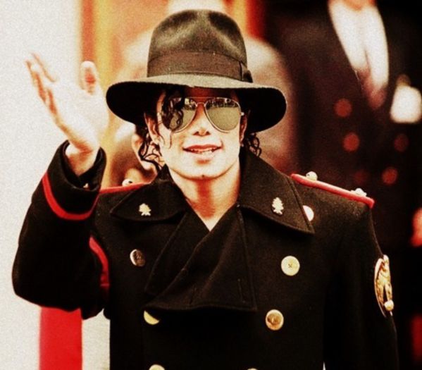 245 DAY - #MichaelJackson - @1O.O1